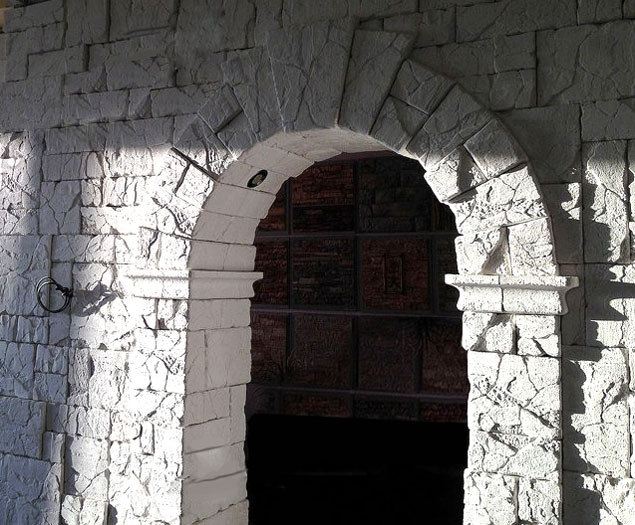 Камень Старый замок в отделке интерьера 