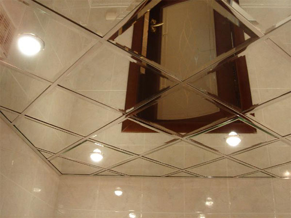 Зеркальная плитка для подвесных потолков в интерьере