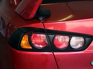 Накладки на задние фонари Mitsubishi Lancer X  Тюнинг Митсубиси Х, покраска установка, фото.