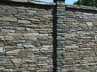Декоративный бетонный забор Камень темный